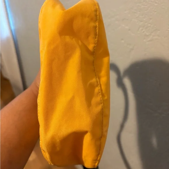 BAGGU small nylon crescent bag in mango - Picture 2 of 6